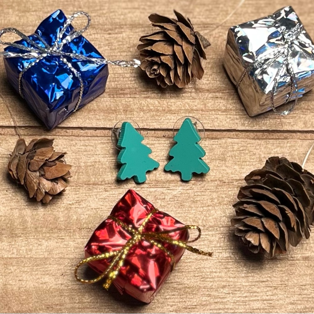 Christmas tree earrings